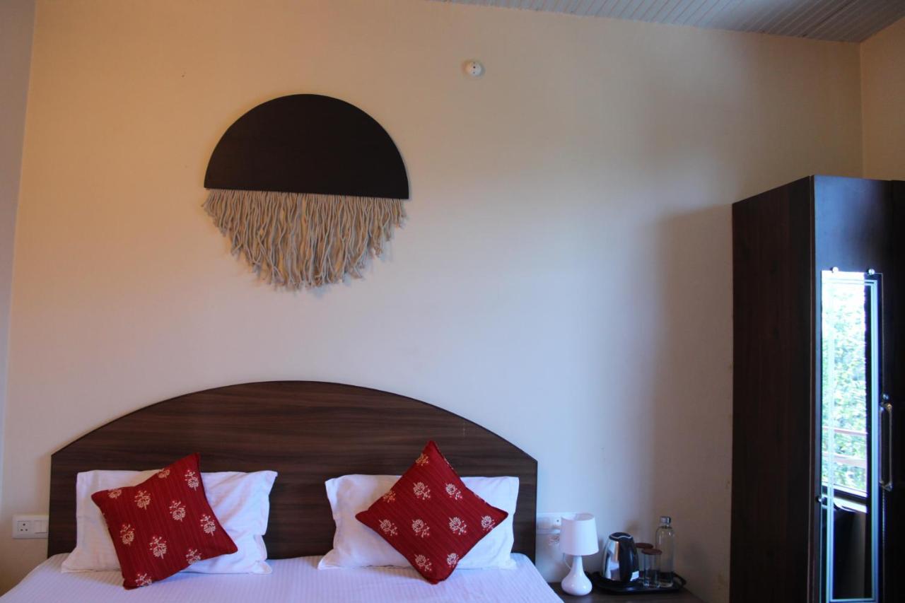 Aditya Homestay Bir-Billing Surrounded By Mountains Buitenkant foto
