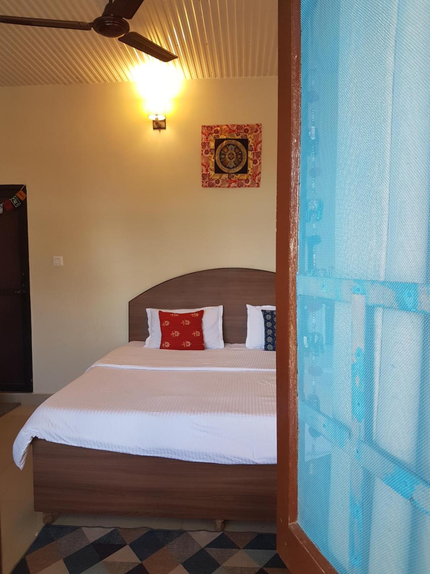 Aditya Homestay Bir-Billing Surrounded By Mountains Buitenkant foto
