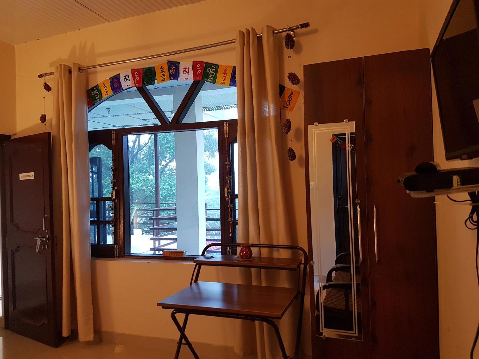 Aditya Homestay Bir-Billing Surrounded By Mountains Buitenkant foto