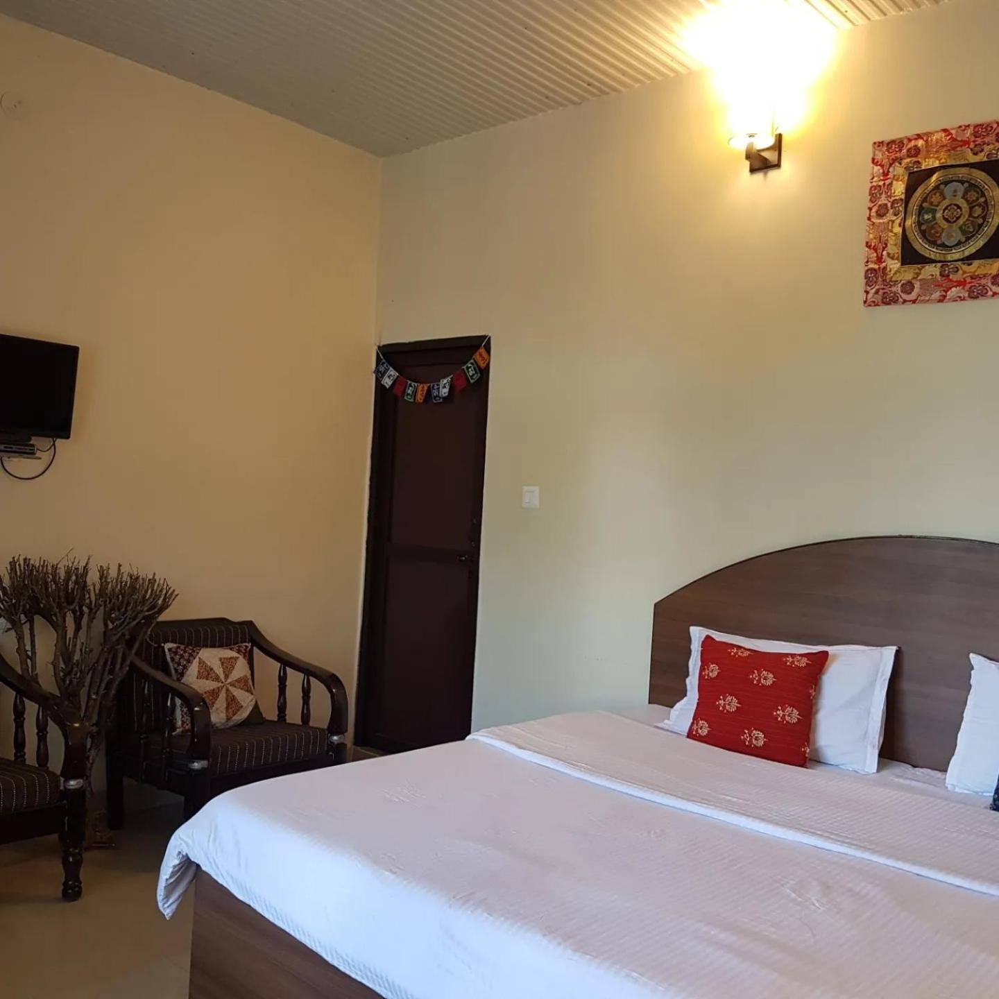 Aditya Homestay Bir-Billing Surrounded By Mountains Buitenkant foto