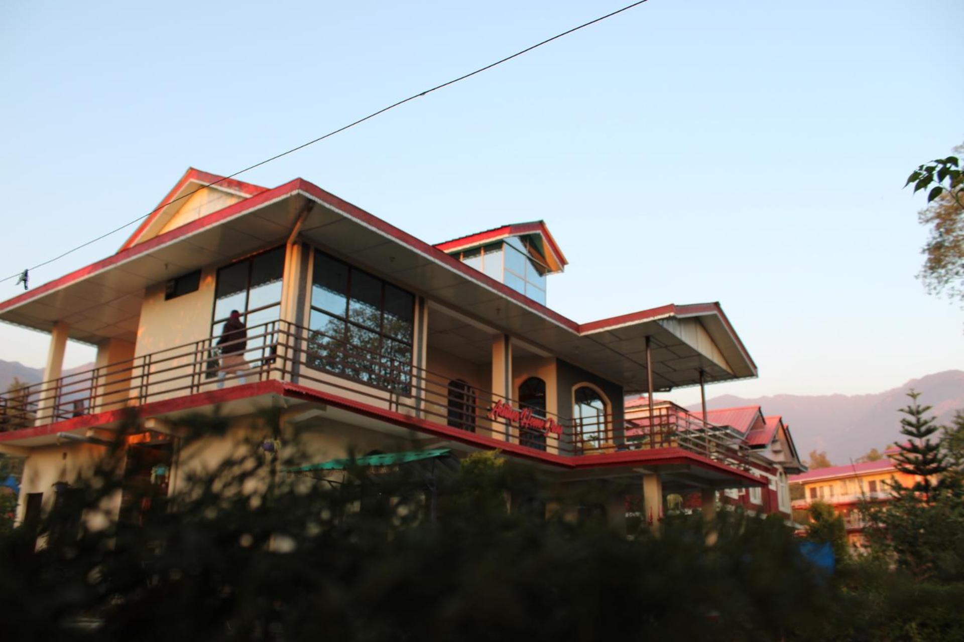 Aditya Homestay Bir-Billing Surrounded By Mountains Buitenkant foto