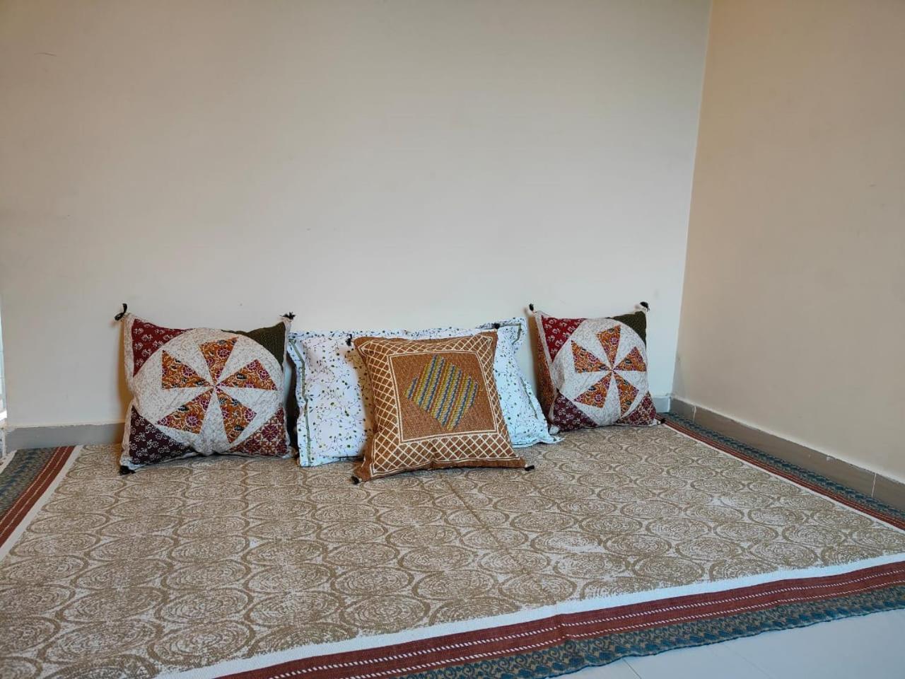 Aditya Homestay Bir-Billing Surrounded By Mountains Buitenkant foto