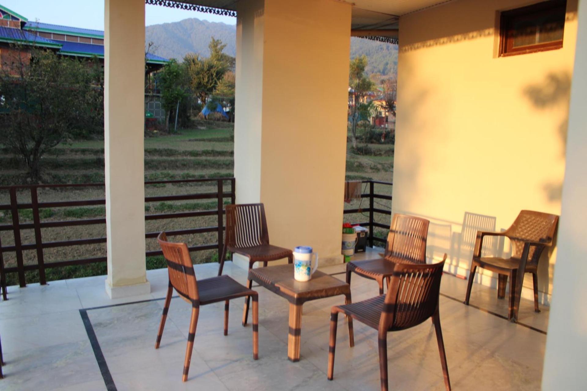 Aditya Homestay Bir-Billing Surrounded By Mountains Buitenkant foto