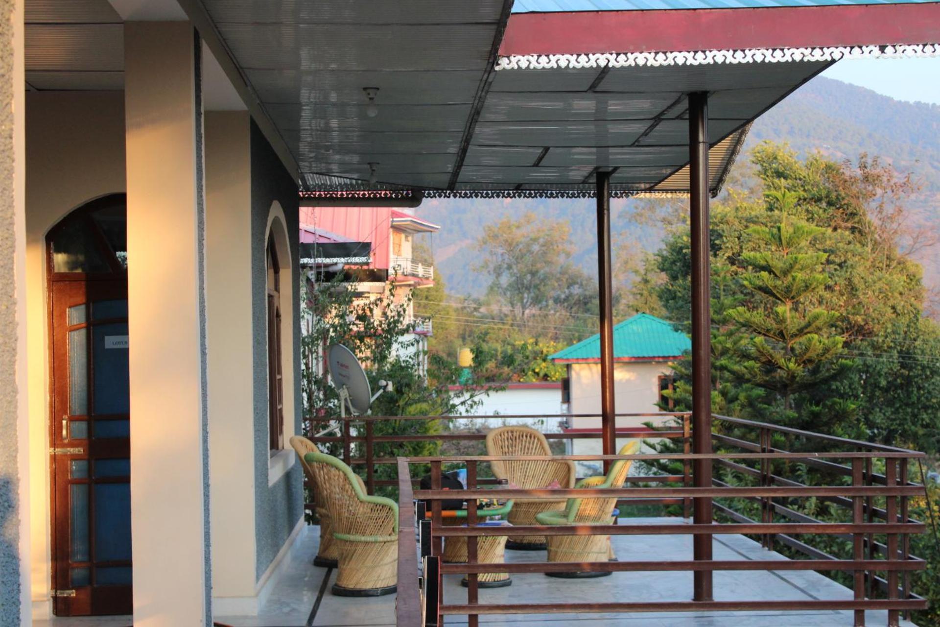Aditya Homestay Bir-Billing Surrounded By Mountains Buitenkant foto