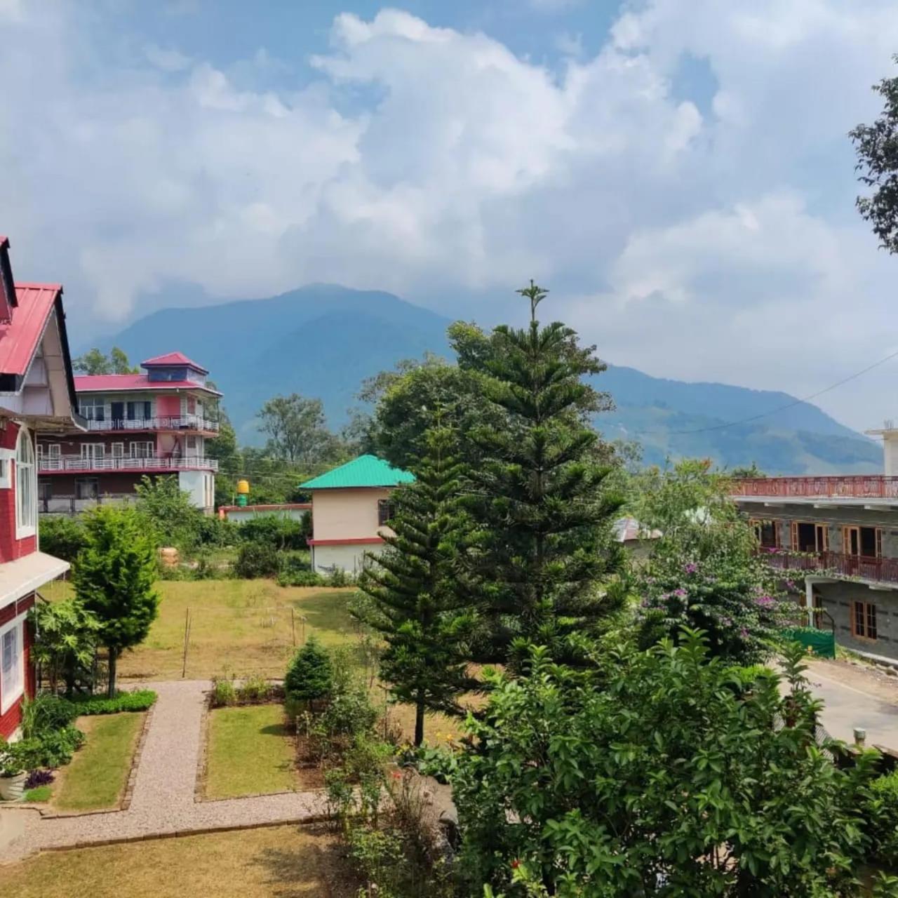 Aditya Homestay Bir-Billing Surrounded By Mountains Buitenkant foto