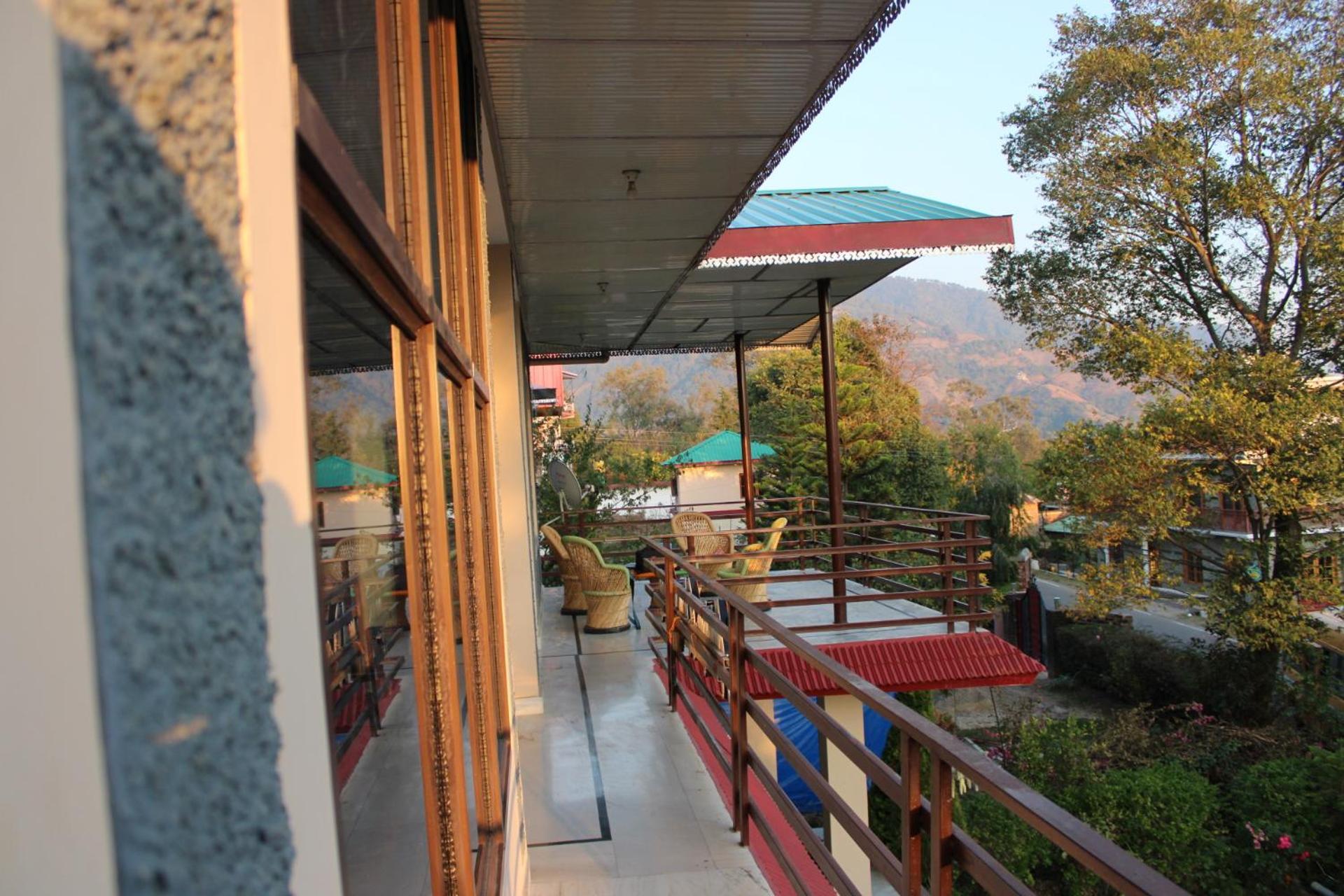 Aditya Homestay Bir-Billing Surrounded By Mountains Buitenkant foto