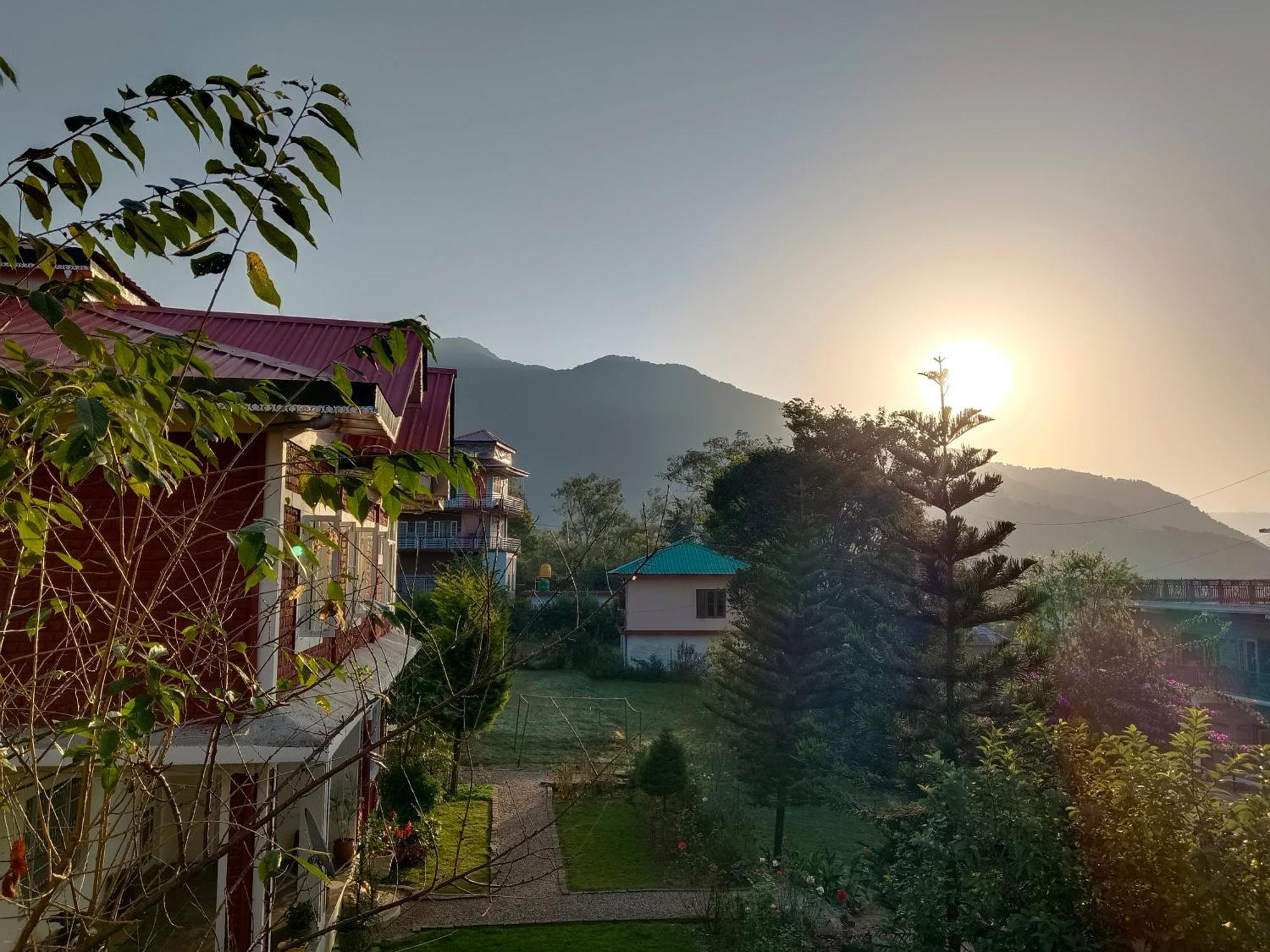 Aditya Homestay Bir-Billing Surrounded By Mountains Buitenkant foto