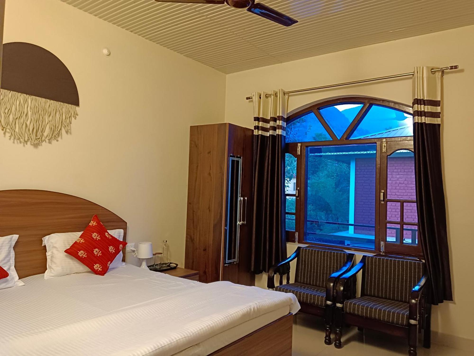 Aditya Homestay Bir-Billing Surrounded By Mountains Buitenkant foto