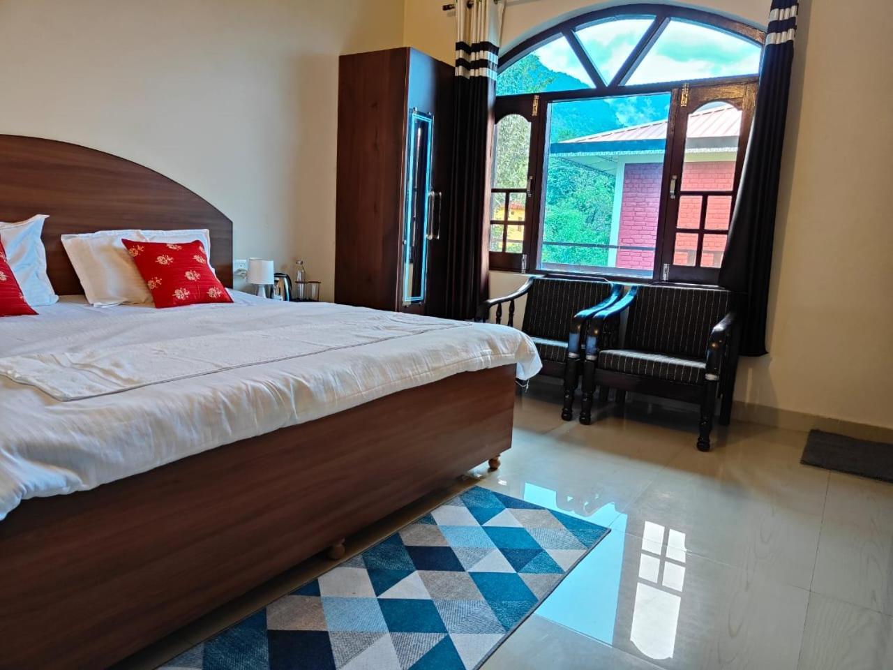 Aditya Homestay Bir-Billing Surrounded By Mountains Buitenkant foto