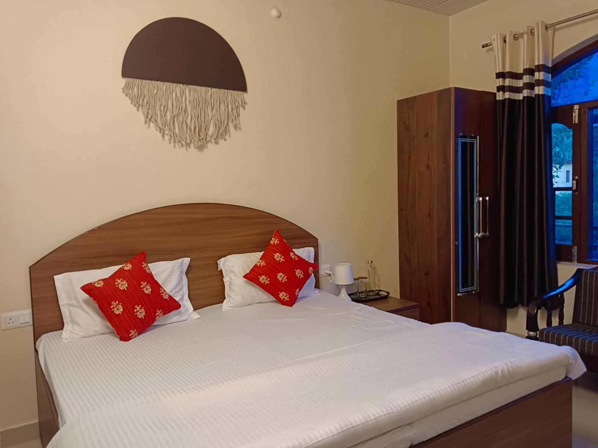 Aditya Homestay Bir-Billing Surrounded By Mountains Buitenkant foto
